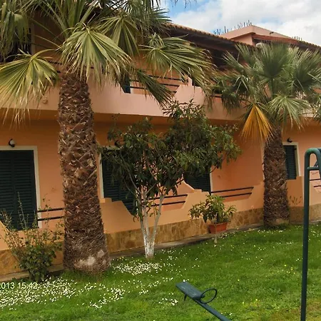 Feakes Apartment *
