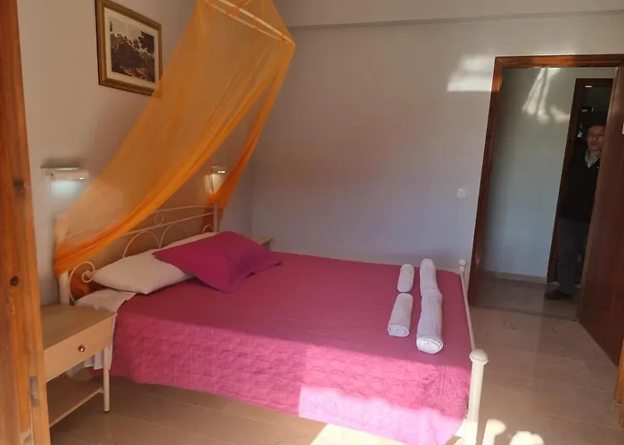 Feakes Apartman *