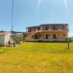 Apartament Feakes *