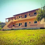Apartament Feakes *